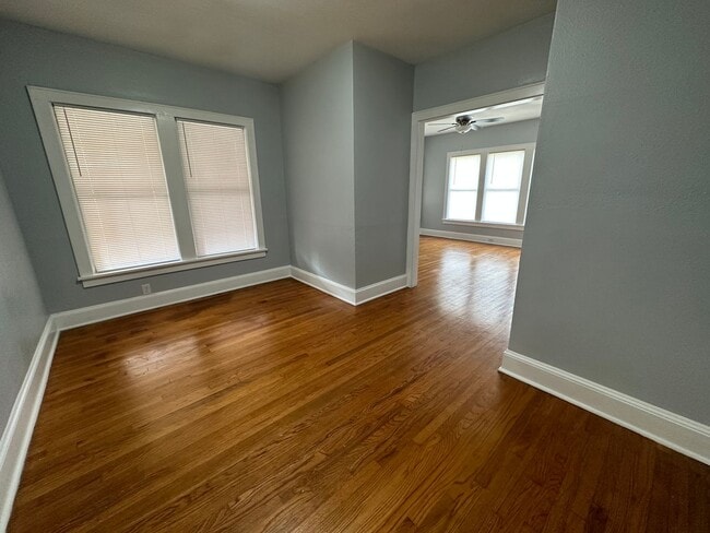 Building Photo - Newly Remodeled South Highlands Apartment