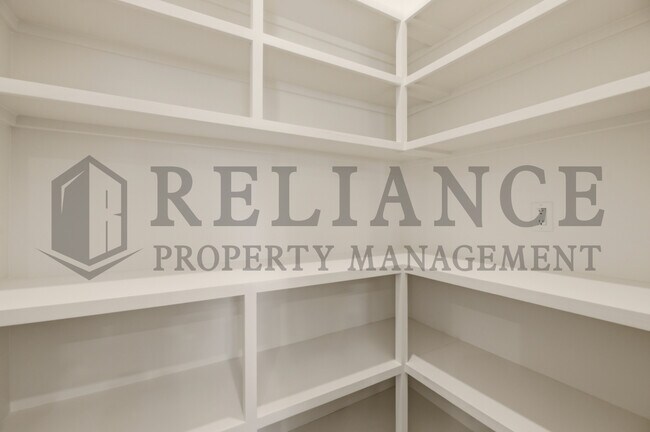 Building Photo - 619 Elmwood St