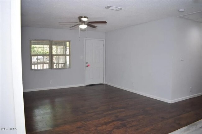 Building Photo - 1212 Eastview Ave