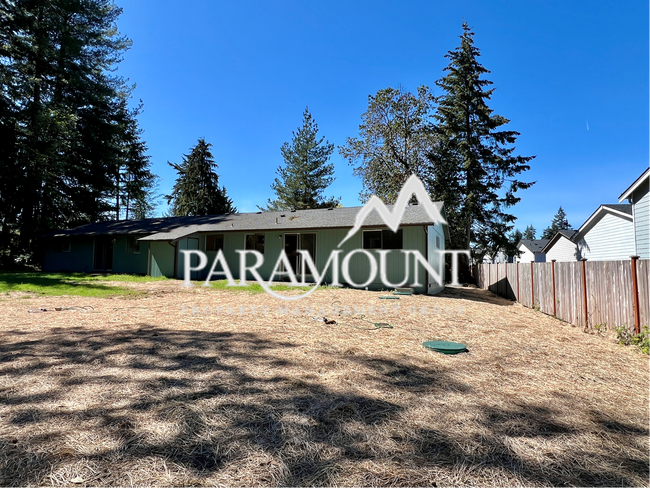 Building Photo - Charming 2-Bedroom Duplex with Garage!