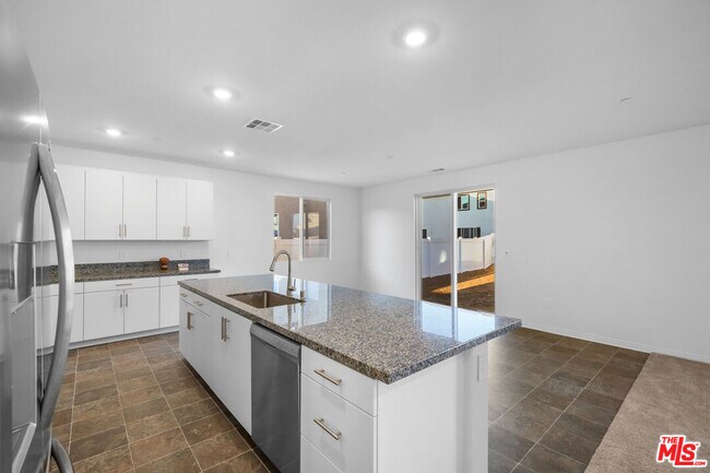 Building Photo - 2311 Blue Elm Rd