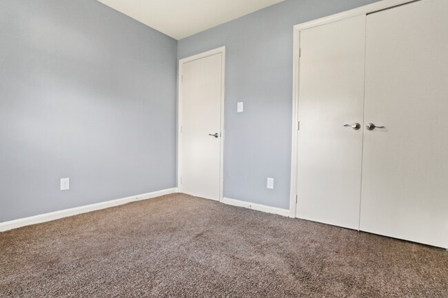 Building Photo - 2600 Mallard Ct