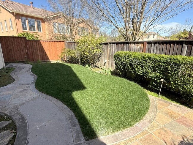 Building Photo - BEAUTIFUL BRIDGES END TOWNHSE, NEAR PARKS, GOLF COURSE, COYOTE CREEK ELEMENTARY !