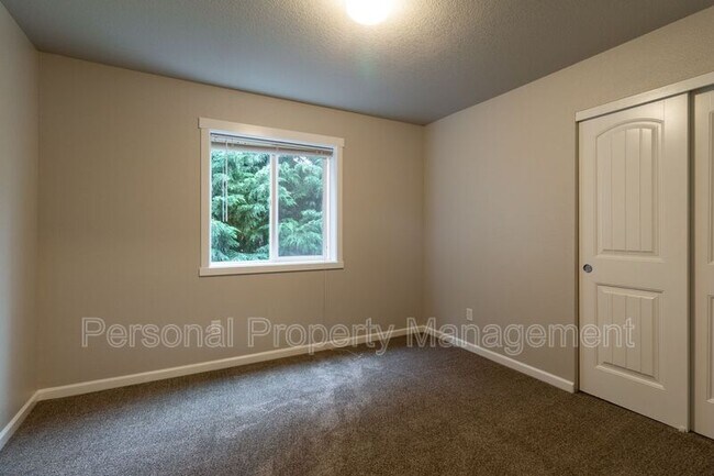 Building Photo - 5010 NE 29th Ave