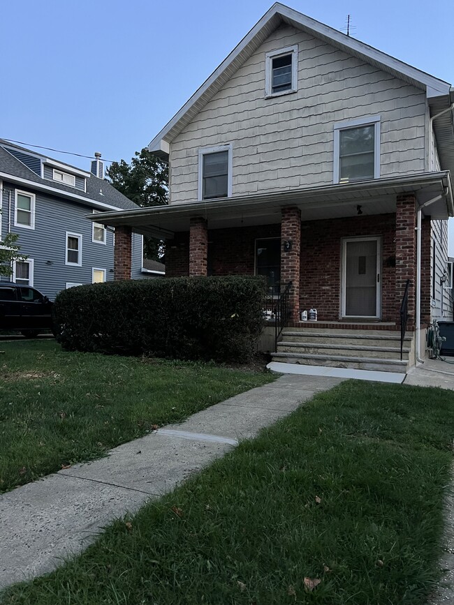 Building Photo - 24 Jerseyville Ave