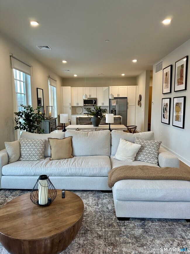 Building Photo - 15 Corbin Dr