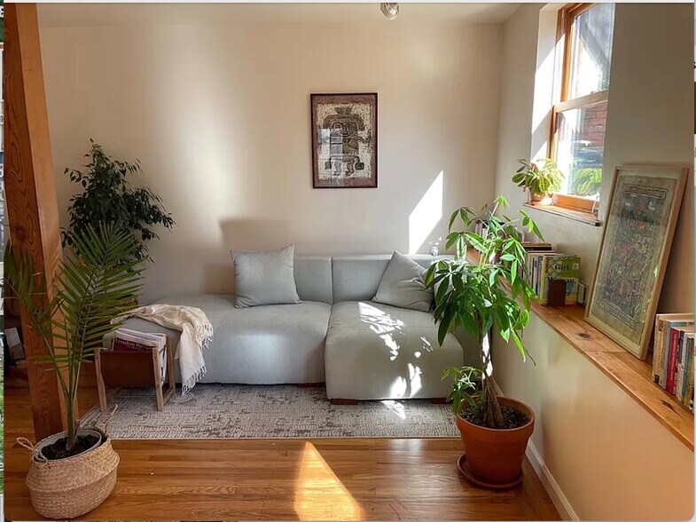 living room - 333A Vicksburg St