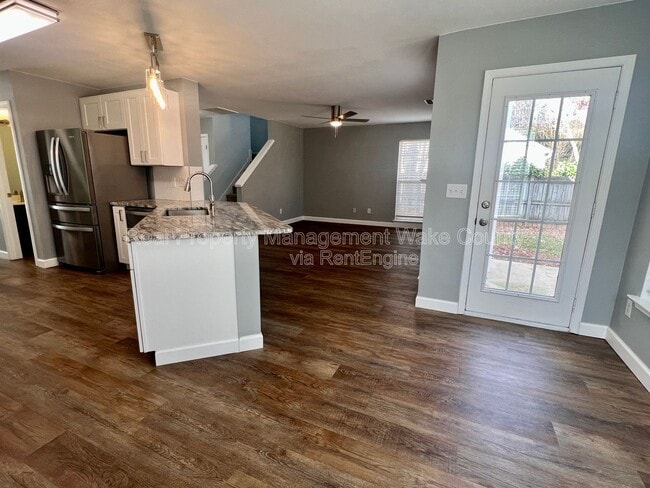 Building Photo - 213 Piney Woods Ln