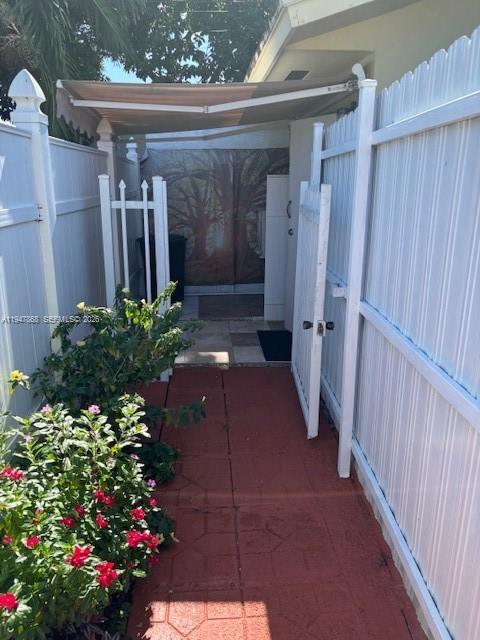 Building Photo - 640 E 30th St