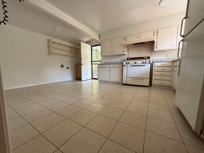 Building Photo - 1821 Grove Hill Ln