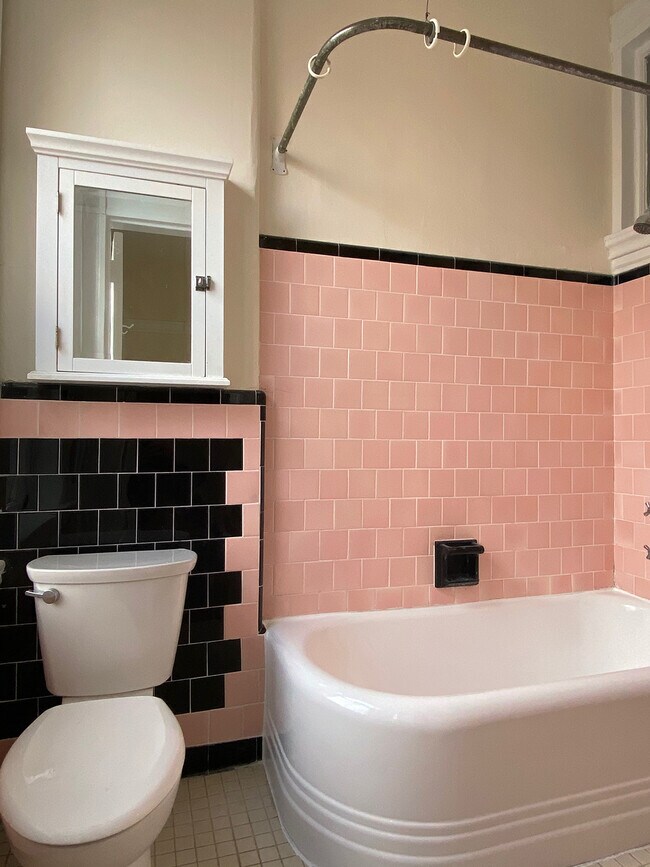 Building Photo - 2 Ware St