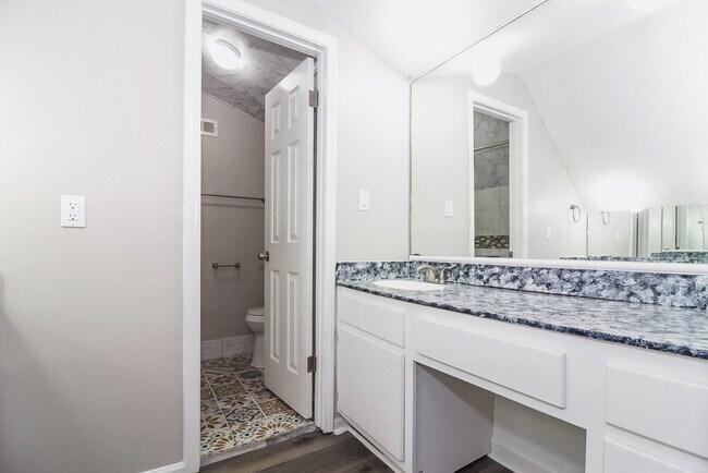 Building Photo - 967 Hawkview Dr