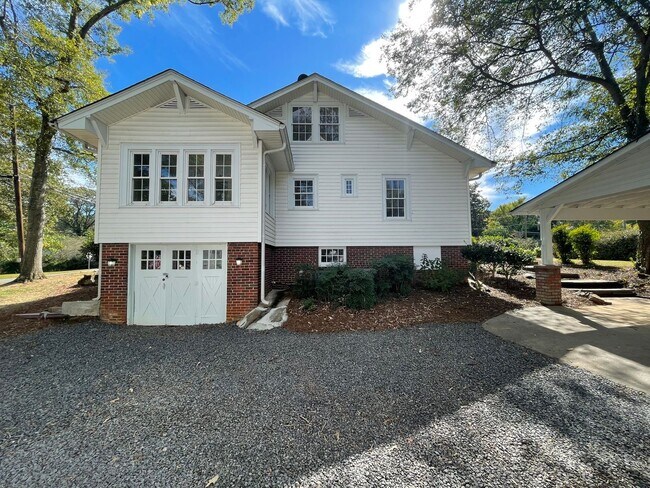 Building Photo - Updated 3/2 House in Old East Rome $1,895
