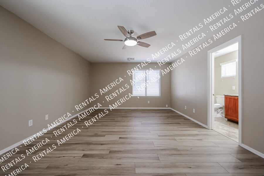 Building Photo - 2472 E Boston St