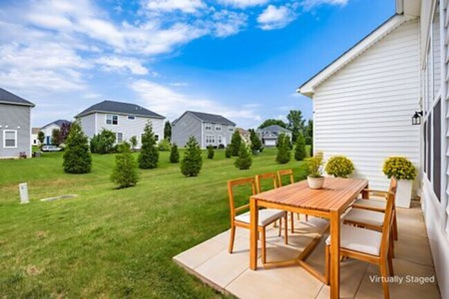 Building Photo - Updated 3-Bedroom Home with 3 Baths, Open-Concept Layout, Luxury Flooring & Bright Modern Kitchen