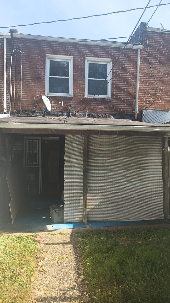Building Photo - 504 Roundview Rd