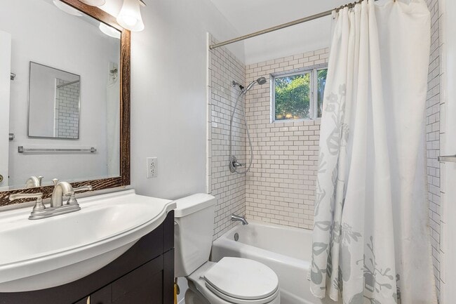 Building Photo - Beautiful 3-Bedroom, 2-Bathroom Home in a Peaceful Neighborhood