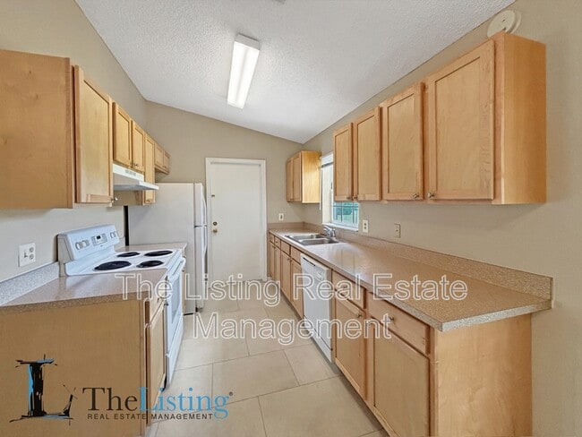 Building Photo - 5637 Viburnum Ct