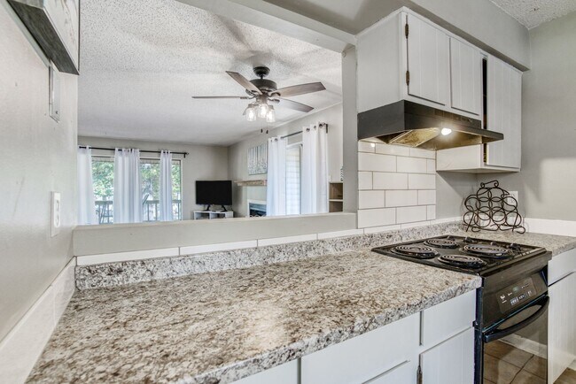 Building Photo - Maumelle Chic Condo