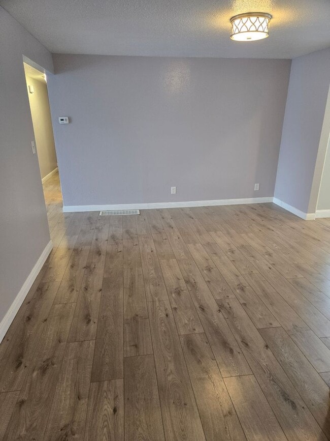 Building Photo - HUGE Bonus room ! Remodeled !  Hardwood Flooring Throughout & New Carpet in Bedrooms, Tile, Grani...