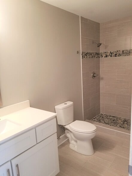 Bathroom 2 - 2810 Herndon Village Way
