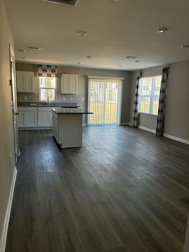 Building Photo - FORMER MODEL townhome at Villa Grande community