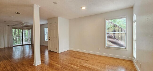 Building Photo - 8821 Coral Palms Ct