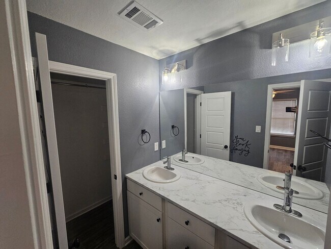 Building Photo - 4 bed 2 bath home in Benton