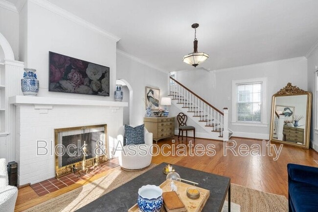 Building Photo - 1807 Sunset Dr