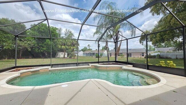 Building Photo - CUTE AND SPACIOUS 3 BEDROOM/ 2 BATH POOL HOME! NORTH PALMETTO! PET FRIENDLY!