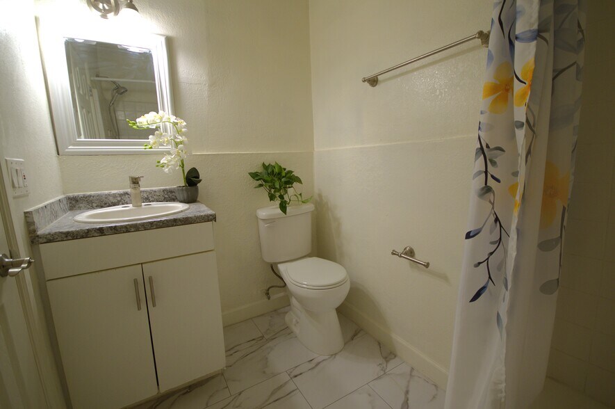 Bathroom - 9632 N 10th Ave