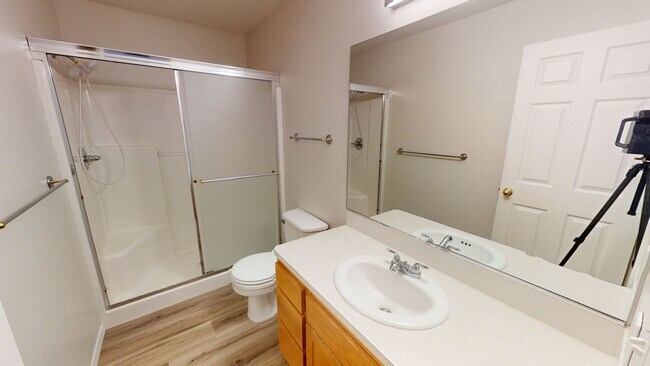 Building Photo - Single Level Family Friendly Home in Sandy. Fenced Backyard Pets Welcome