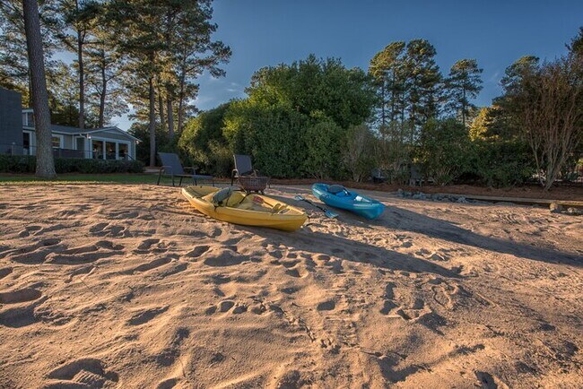 Building Photo - Lake Norman Playaway