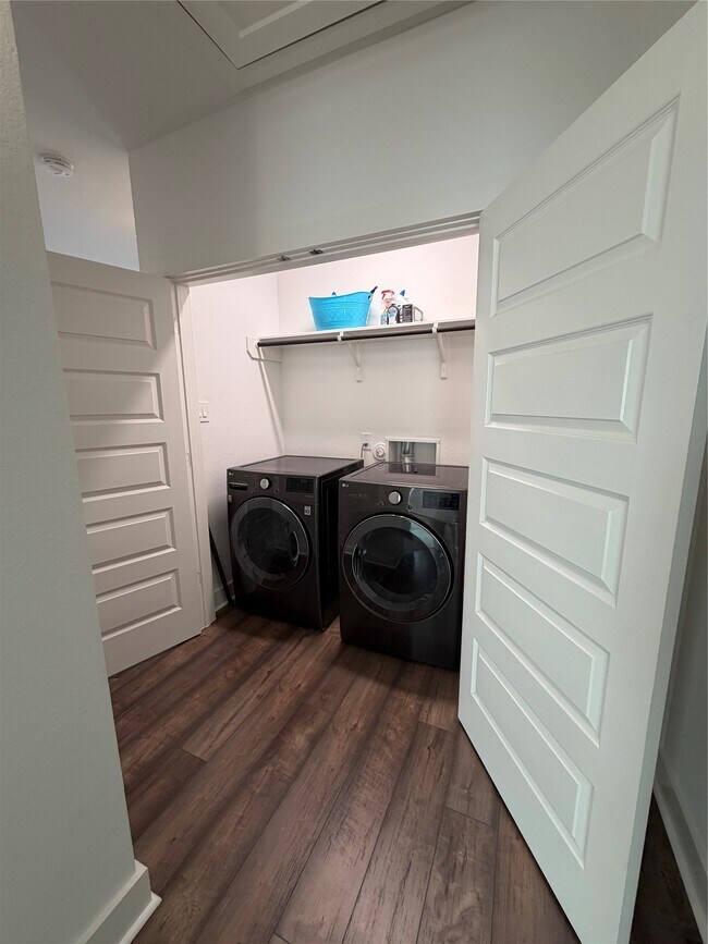 Building Photo - 6606 Capstone Oak Ave