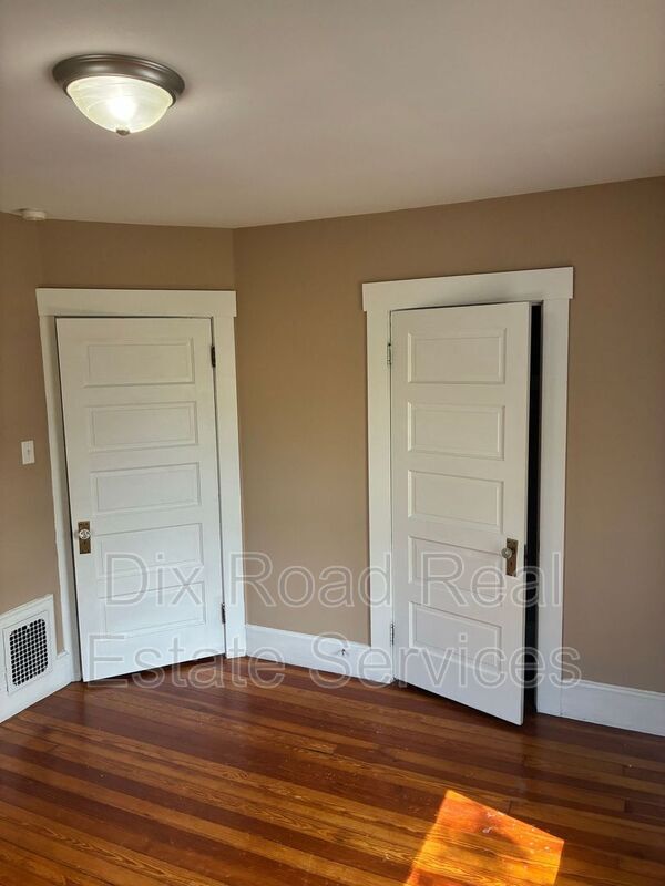 Building Photo - 504 Highland St