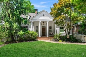 Building Photo - 582 Lakeshore Dr NE
