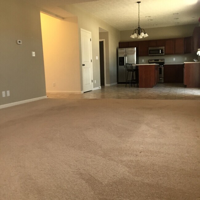 Building Photo - Modern 4 Bedroom, 2.5 Bath West Side Single Family Home