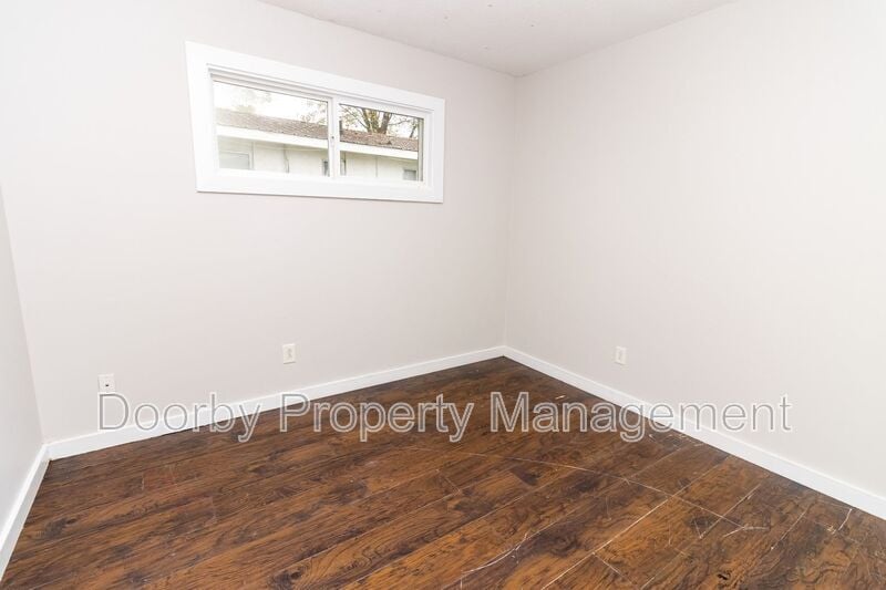 Building Photo - 1104 N Hawthorne St