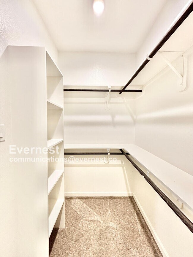 Building Photo - 2412 Bathwick Ln