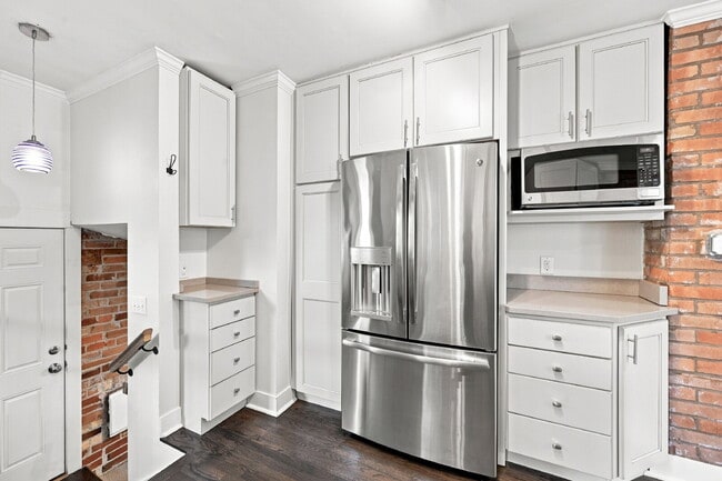 Building Photo - $3,195.95-  3 Bed, 2 Bath Home in Denver with Private Outdoor Area!