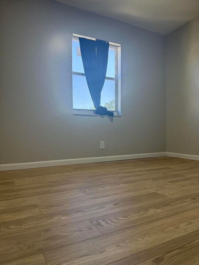 Building Photo - 1358 Silverado