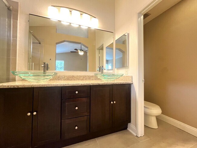 Building Photo - 3 bed, 2.5 bath located in Corona, CA!