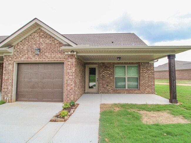 Building Photo - MOVE IN Ready! Lucas Ferry Townhomes Commu...