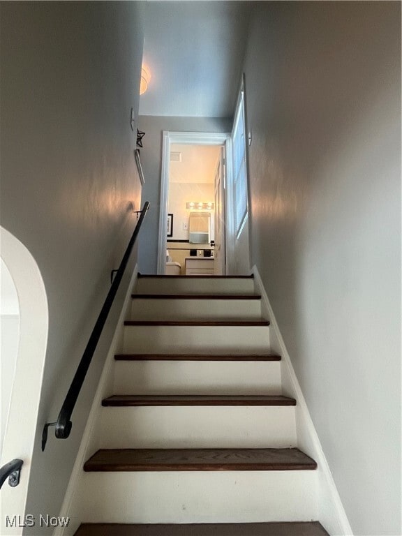 Building Photo - 15220 Rosemary Ave