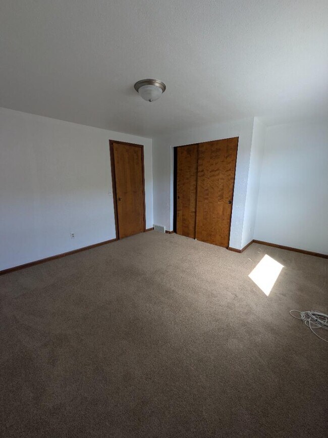 Building Photo - 5435 Glenridge Dr