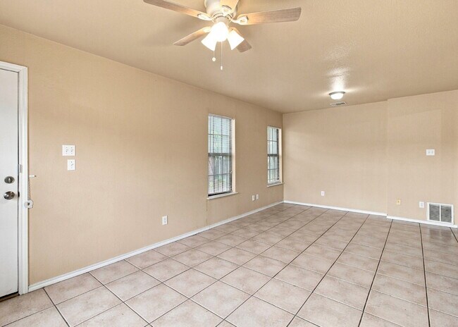 Building Photo - Updated 2 Bedroom Home with Bonus Room and Covered Patio
