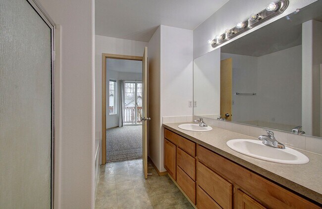 Building Photo - Beautiful 3 Bd 3 Ba Home in Bagley Downs Neighborhood