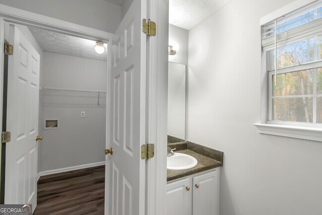 Building Photo - 420 Harvick Cir