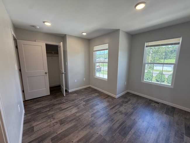 Building Photo - 211 Terrace Dr