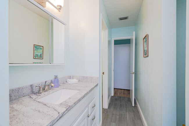 Building Photo - 4000 Gulf Terrace Dr